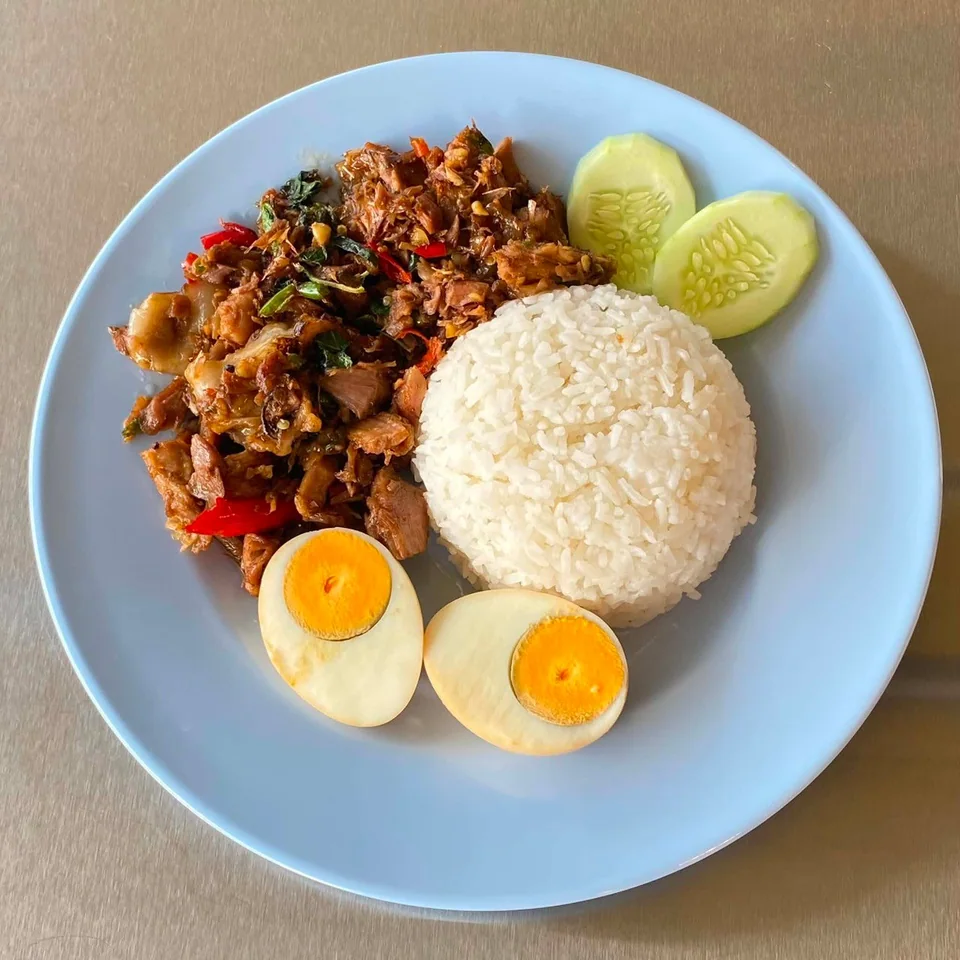 ข้าวกะเพราขาหมู