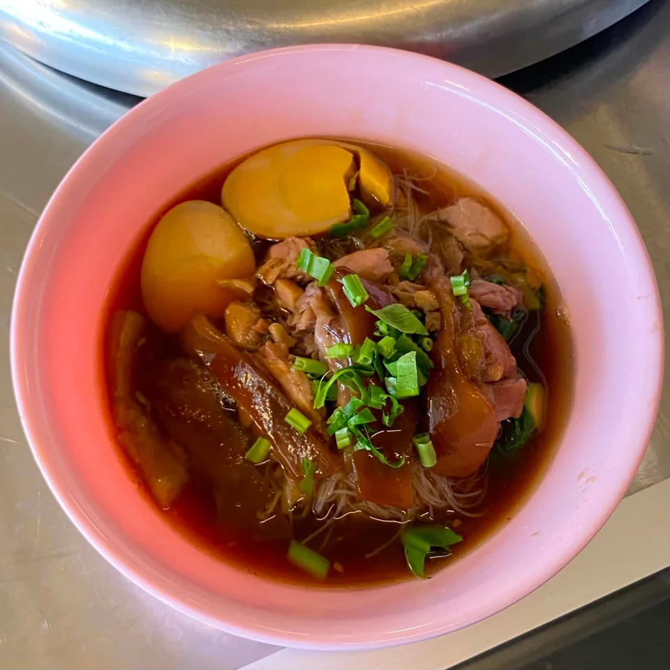 ก๋วยเตี๋ยวขาหมู