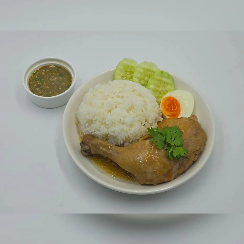 ข้าวน่องสะโพกต้มน้ำปลา